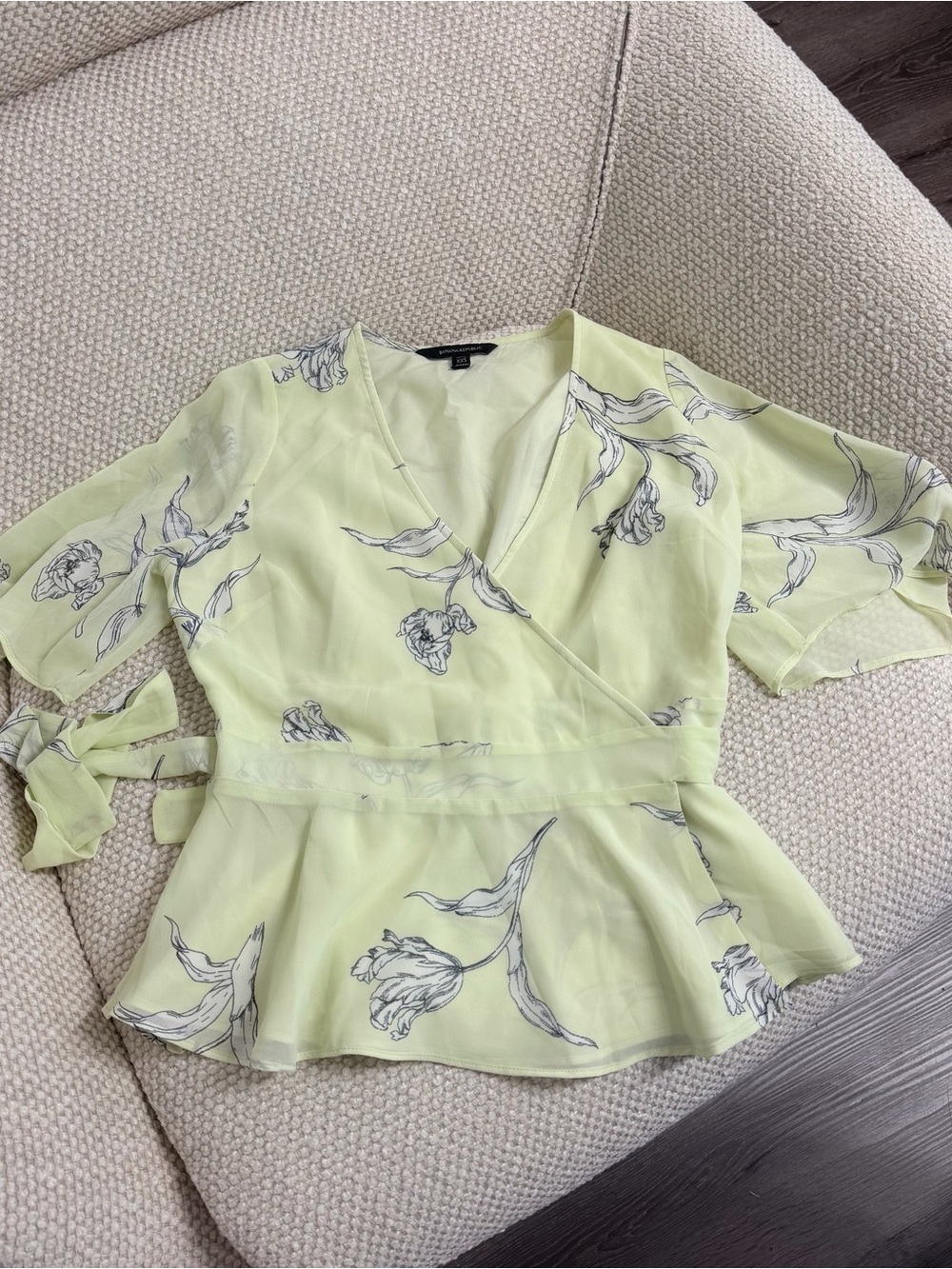 Banana Republic Factory Pale Yellow Floral Wrap Peplum Blouse XXS